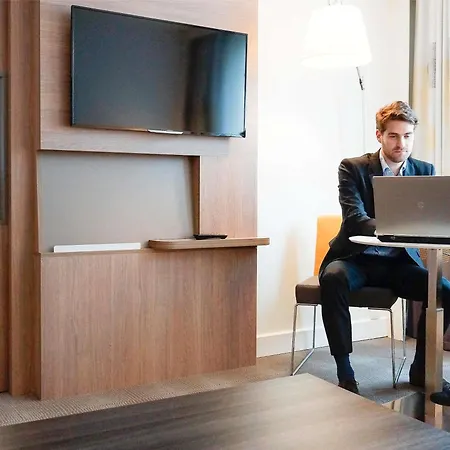 Novotel מלון 4*