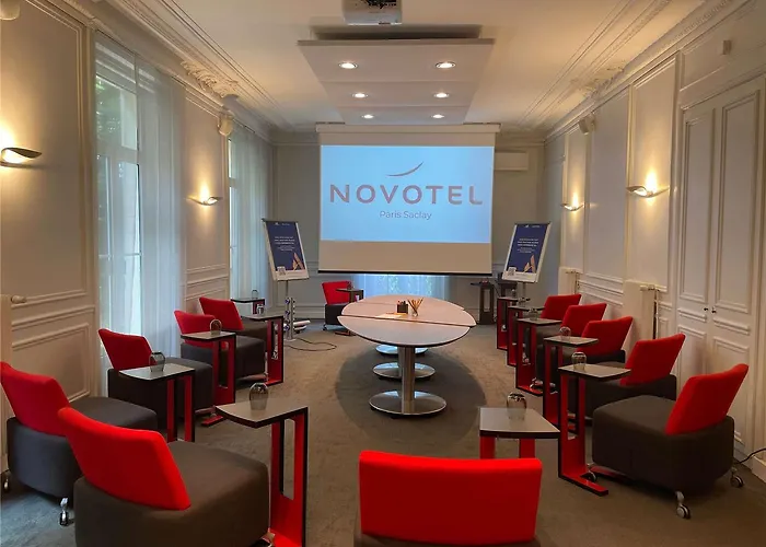 Novotel Отель Сакле